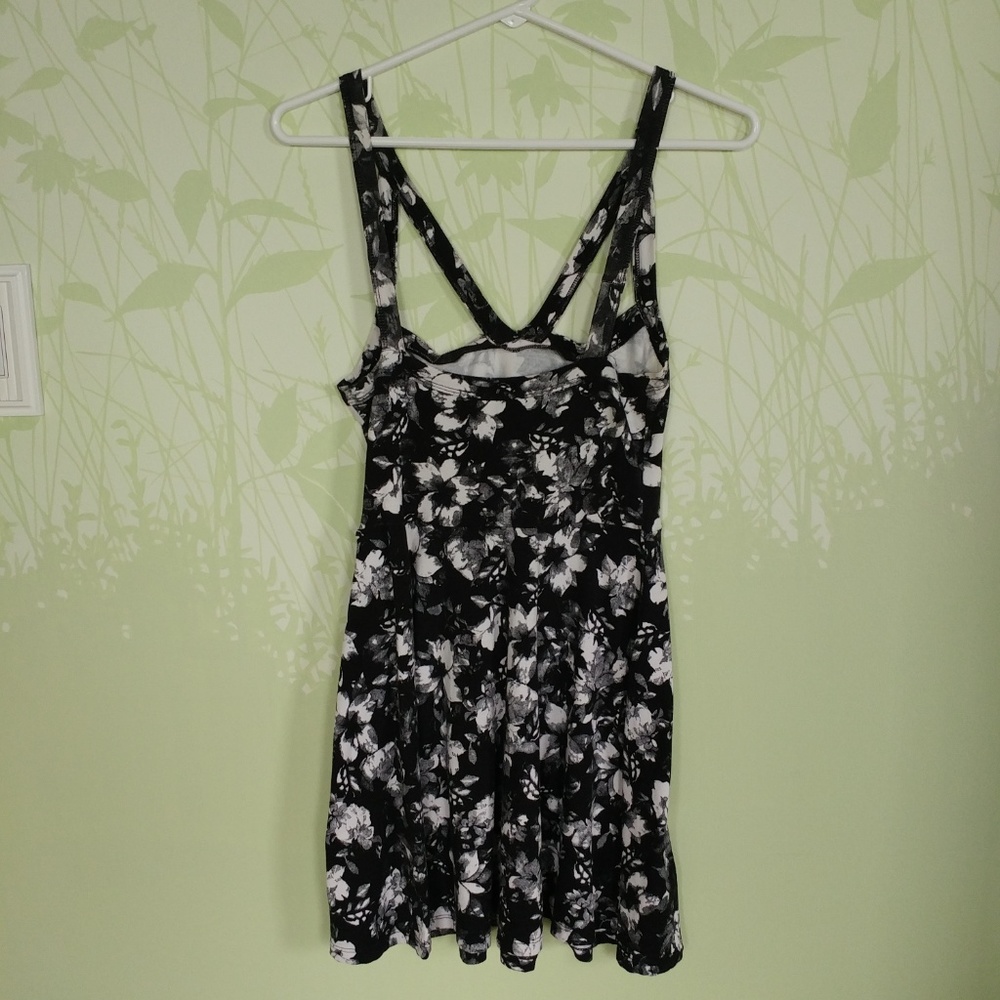 *Donating soon* F21 strappy floral skater dress - Picture 2 of 6